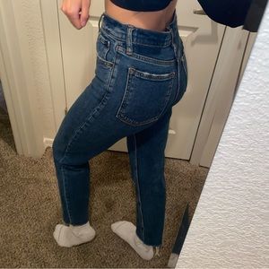 Abercrombie & Fitch High-Rise Mom Jeans